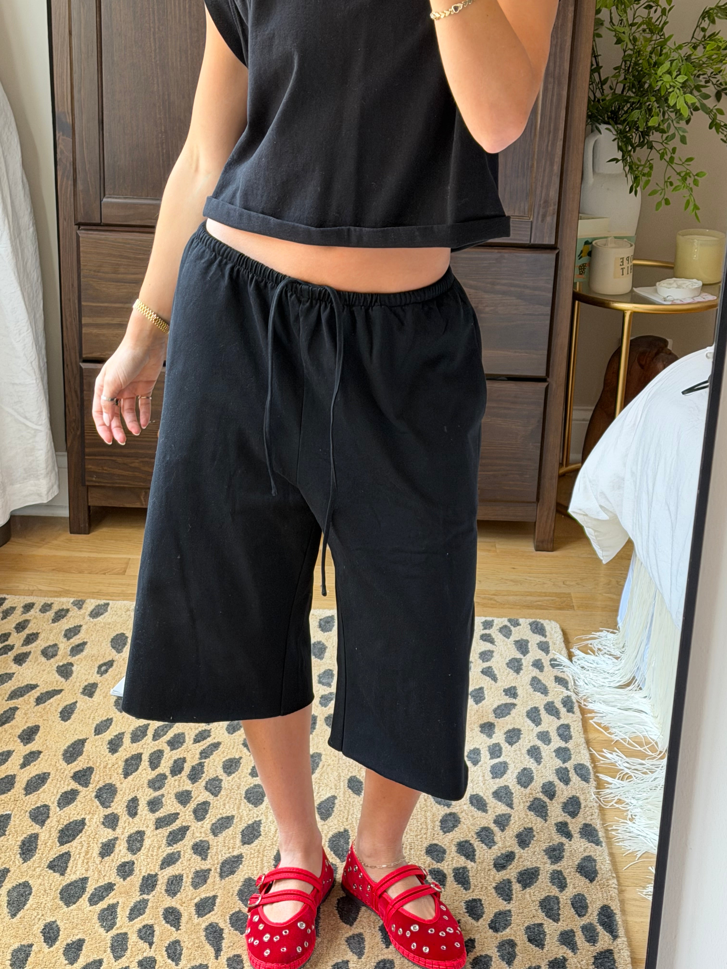THE CAPRIS Black