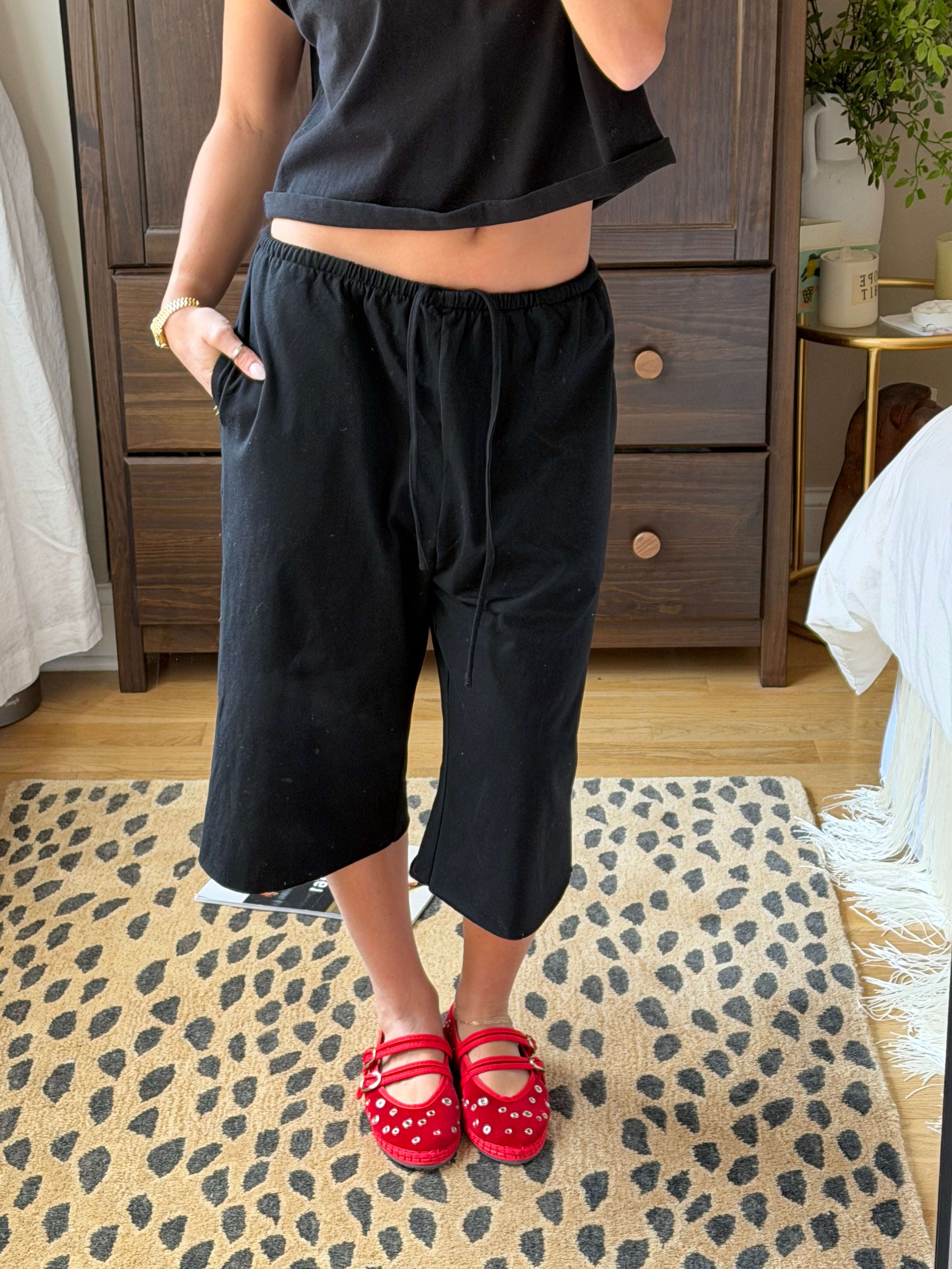 THE CAPRIS Black