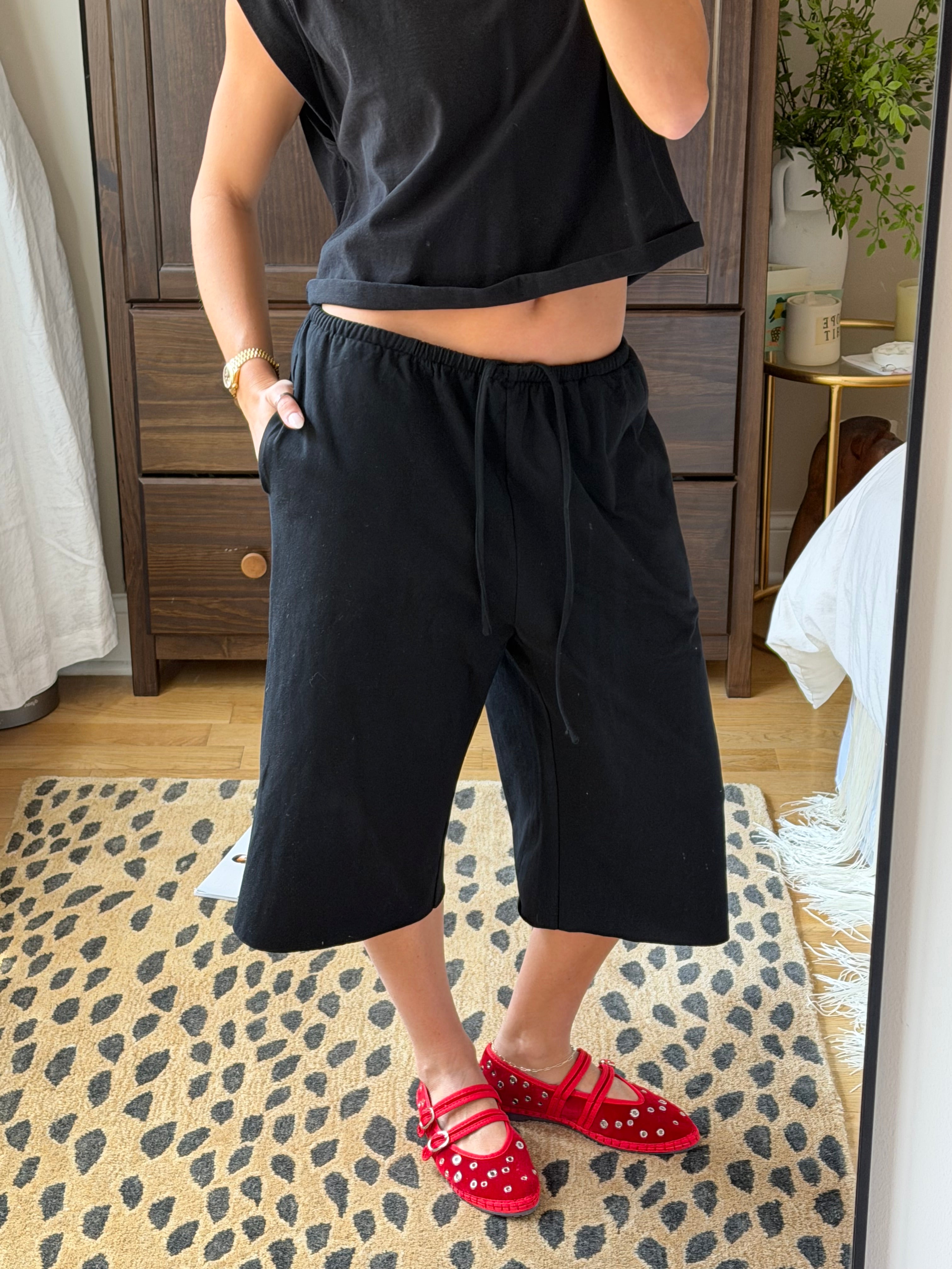 THE CAPRIS Black