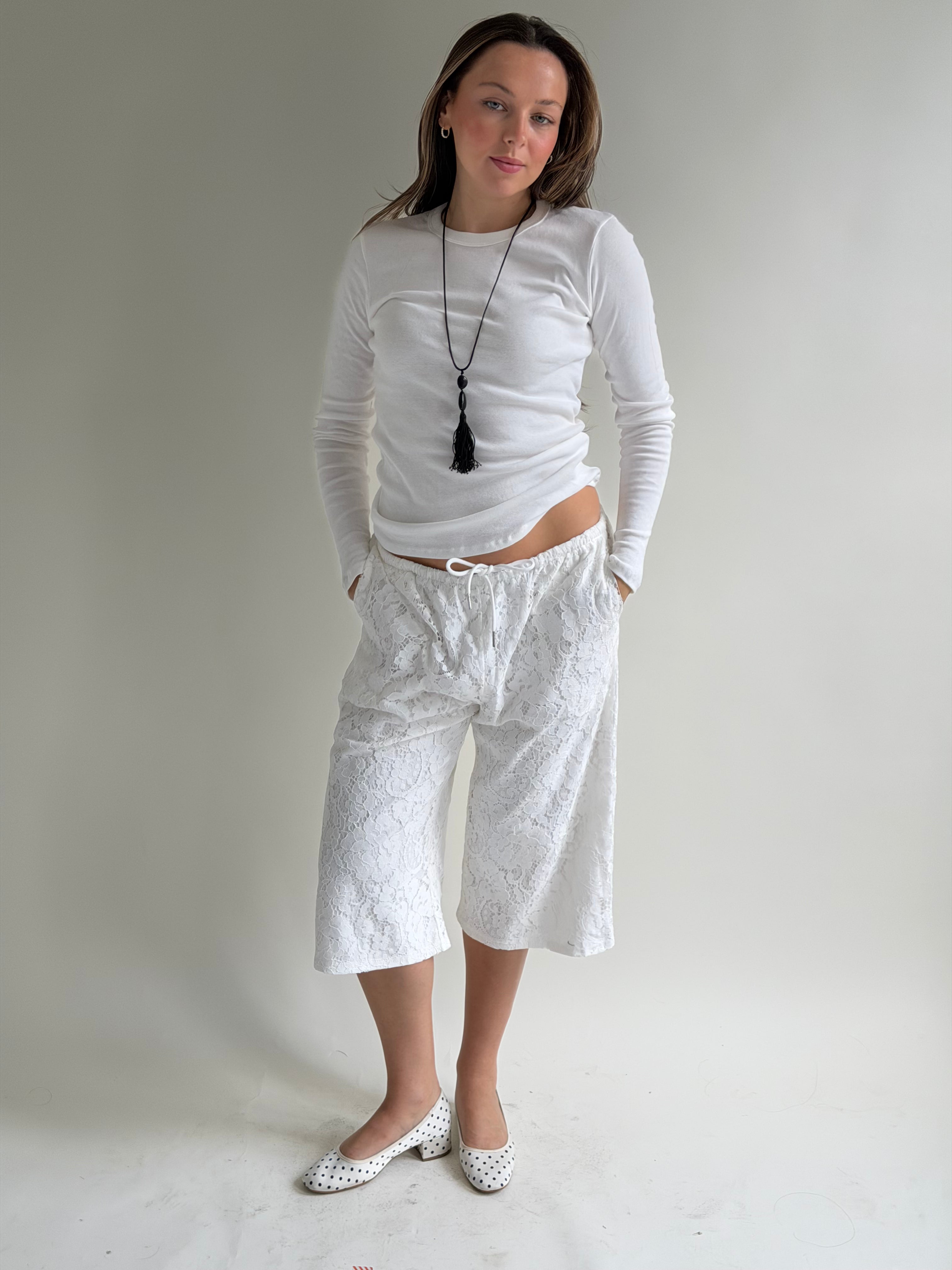 LACE CAPRI white