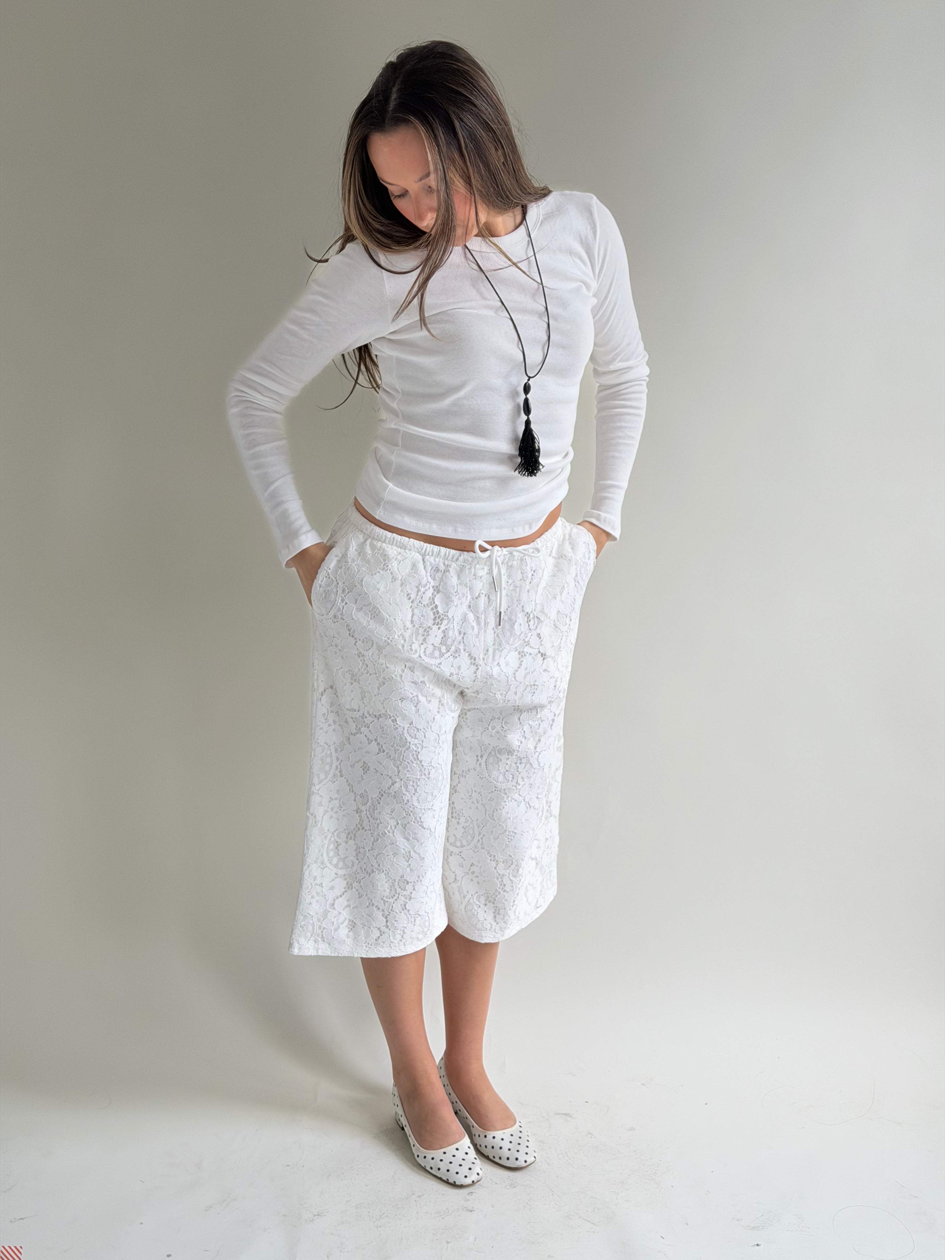 LACE CAPRI white