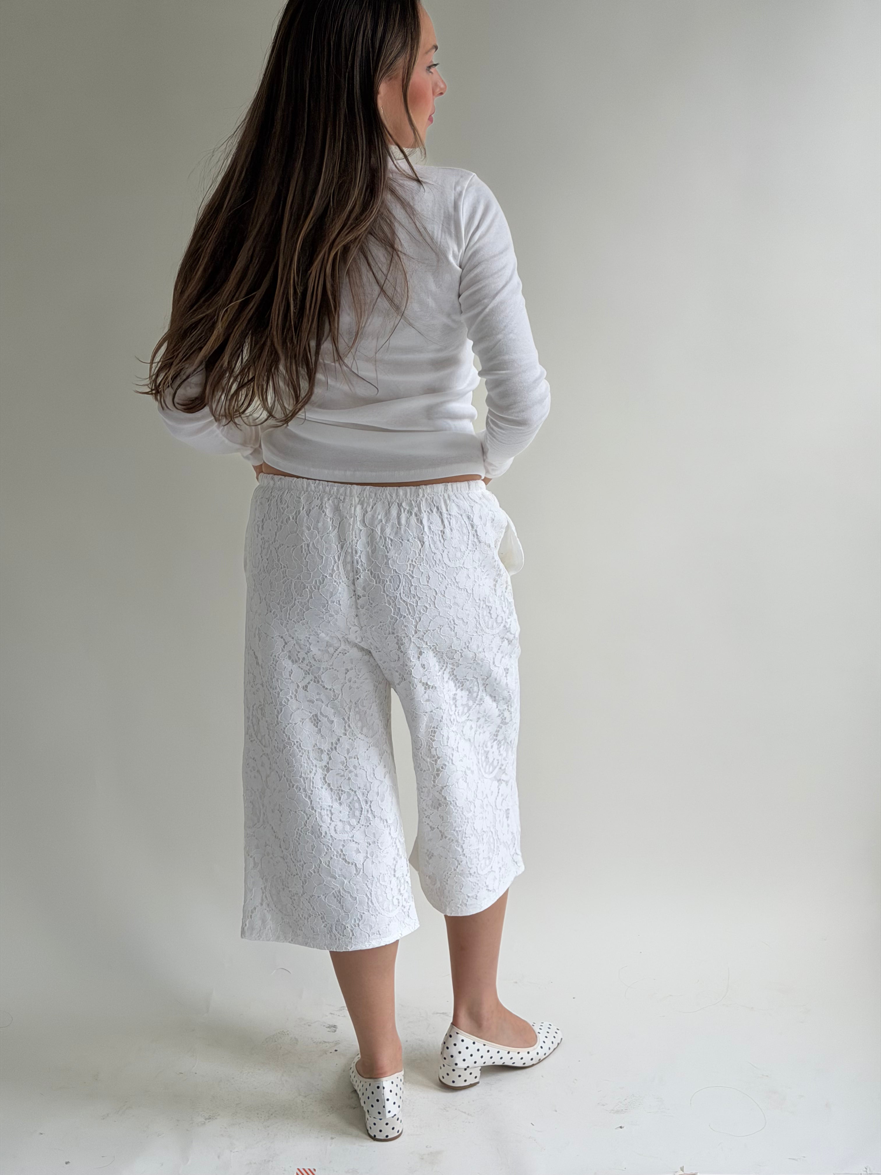 LACE CAPRI white
