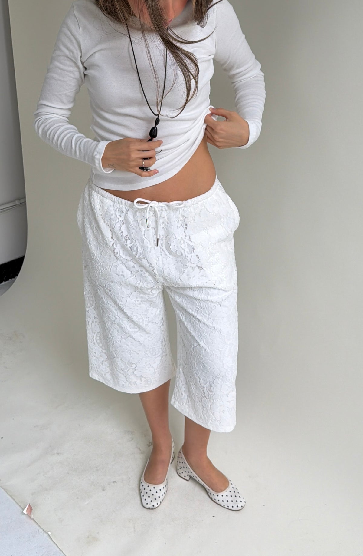 LACE CAPRI white