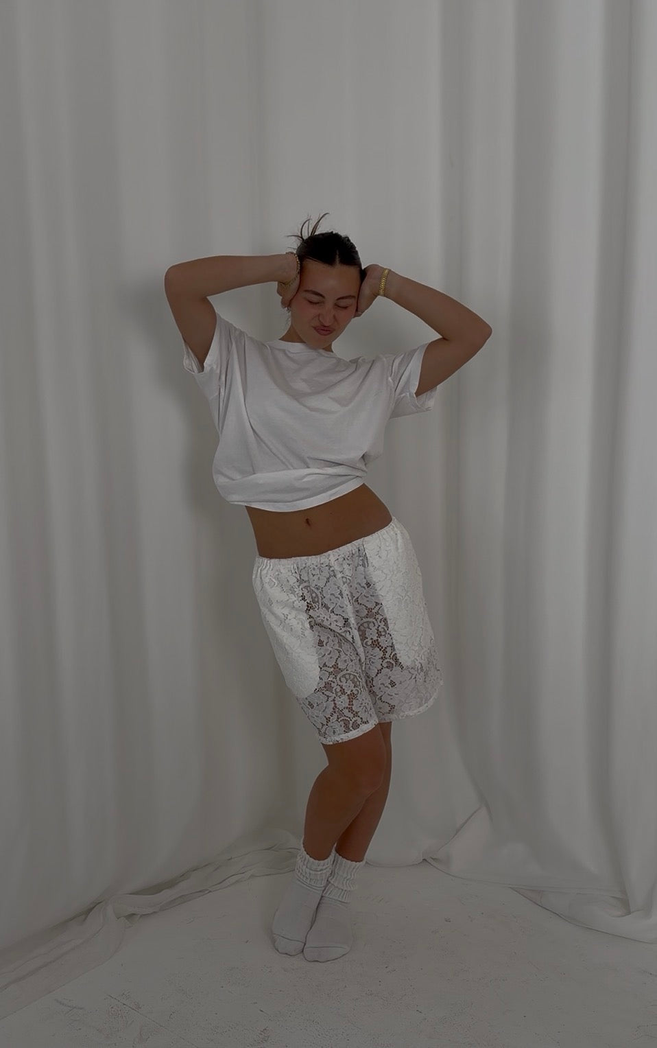 *pre order LACE MIDI SHORT white